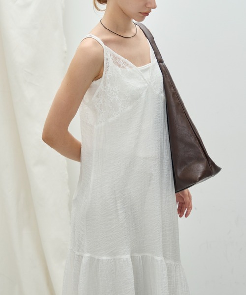 Aunue(オーヌ)の「Vネックレース ティアード切替キャミワンピース(Tシャツ/カットソー・レディース・ブラック/オフホワイト・FREE)」の1枚目の写真
