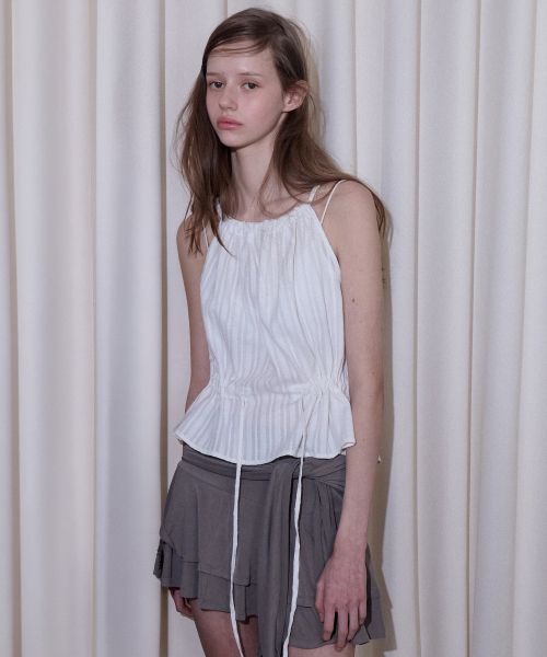 ANDNEEDS(アンドニーズ)の「Sober string blouse (white)(シャツ/ブラウス・レディース・その他・FREE)」の1枚目の写真