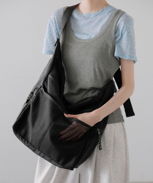LOWRYS FARM(ローリーズファーム)の「マルチポケットショルダーBAG 1000269(ショルダーバッグ・レディース・ベージュ/ピンク/ブラック・FREE)」の12枚目の写真
