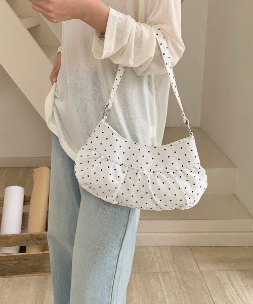 Chiina(チーナ)の「【Chiina】ムーンドットギャザーハンドバッグ(ハンドバッグ・レディース・ライトパープル/ブラック/ホワイト/ライトブルー・FREE)」の2枚目の写真