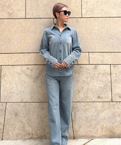 JENNE(ジェンヌ)の「手刺繍ビジューデニムブラウス(シャツ/ブラウス・レディース・ブルー・SMALL/LARGE/MEDIUM)」の2枚目の写真