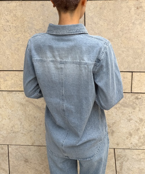 JENNE(ジェンヌ)の「手刺繍ビジューデニムブラウス(シャツ/ブラウス・レディース・ブルー・SMALL/LARGE/MEDIUM)」の4枚目の写真