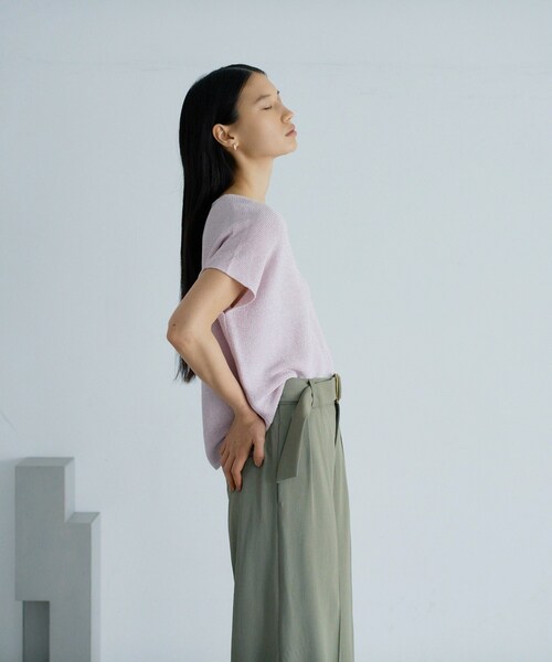 cloenc(クロエンス)の「AIRYDRY ラメガーターフレンチスリーブニット【UVカット/抗菌防臭】(ニット/セーター・レディース・ベージュ/チャコールグレー/パープル/ナチュラル/サックスブルー・02)」の7枚目の写真