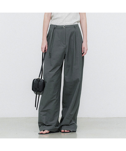 ATELIER NAIN(アトリエナイン)の「BELTED TWO TUCK WIDE SUMMER PANTS S (PT-5776)(その他パンツ・レディース・ライトベージュ/チャコール・MEDIUM/SMALL)」の1枚目の写真
