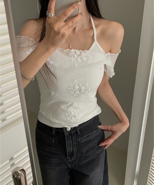Girly Doll(ガーリードール)の「オフショルフラワーシアートップス&ホルターキャミソール 2点セット(その他トップス・レディース・ブラック/ホワイト・FREE)」の7枚目の写真