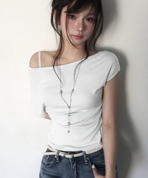 Girly Doll(ガーリードール)の「アシメオフショル半袖カットソー(Tシャツ/カットソー・レディース・ホワイト・FREE)」の1枚目の写真