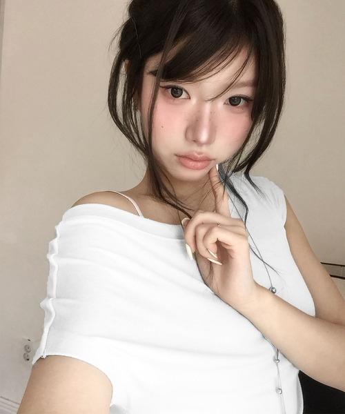 Girly Doll(ガーリードール)の「アシメオフショル半袖カットソー(Tシャツ/カットソー・レディース・ホワイト・FREE)」の9枚目の写真