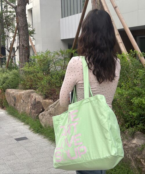 BLANKSOUP(ブランクスープ)の「Blanksoup x VisualCollect Love Tote Bag Lightgreen(トートバッグ・レディース・その他・FREE)」の4枚目の写真