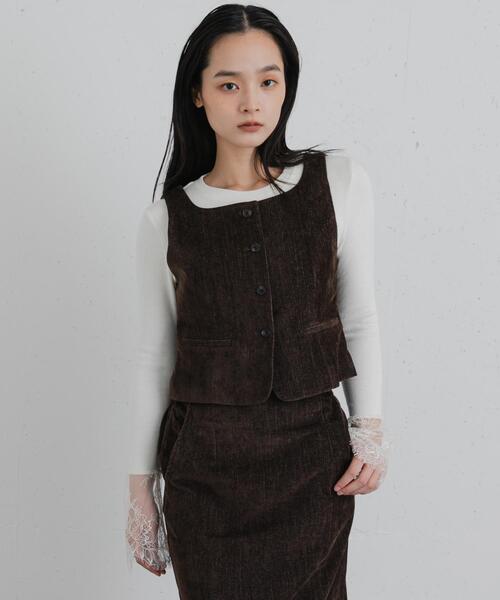 SENSE OF PLACE by URBAN RESEARCH(センスオブプレイスバイアーバンリサーチ)の「モールベロアスクエアネックジレ(ダウンベスト・レディース・ベージュ/ネイビー/ブラウン・ONE)」の2枚目の写真