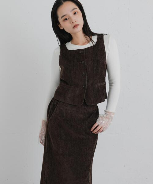 SENSE OF PLACE by URBAN RESEARCH(センスオブプレイスバイアーバンリサーチ)の「モールベロアスクエアネックジレ(ダウンベスト・レディース・ベージュ/ネイビー/ブラウン・ONE)」の22枚目の写真