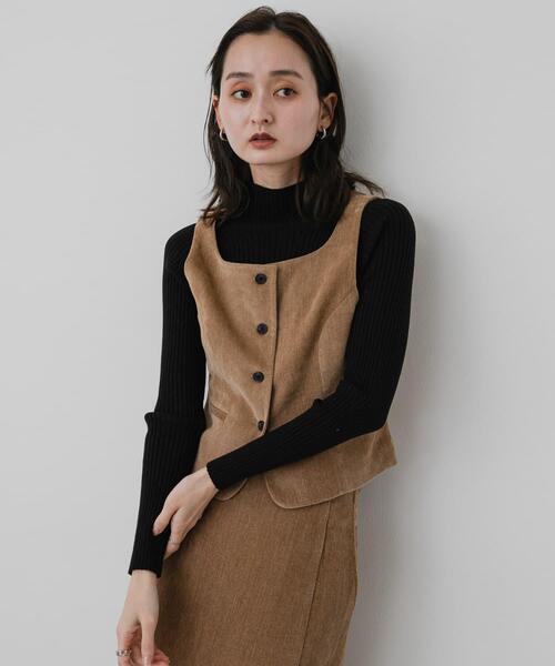 SENSE OF PLACE by URBAN RESEARCH(センスオブプレイスバイアーバンリサーチ)の「モールベロアスクエアネックジレ(ダウンベスト・レディース・ベージュ/ネイビー/ブラウン・ONE)」の7枚目の写真