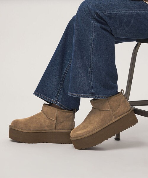 UGG(アグ)の「【国内EXCLUSIVE】<UGG>クラシック ウルトラ ミニ プラットフォーム(ブーツ・レディース・モカ・5/6/7/8)」の1枚目の写真