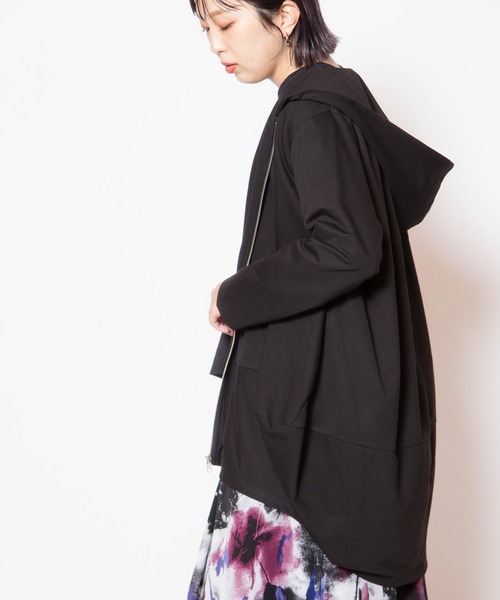 OSMOSIS(オズモーシス)の「コクーンフードパーカ(Tシャツ/カットソー・レディース・ダークグレー/グレー/ブラック・ONE SIZE)」の2枚目の写真
