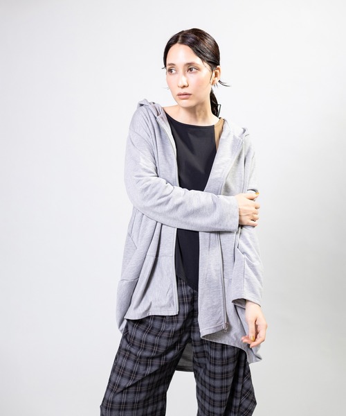 OSMOSIS(オズモーシス)の「コクーンフードパーカ(Tシャツ/カットソー・レディース・ダークグレー/グレー/ブラック・ONE SIZE)」の20枚目の写真