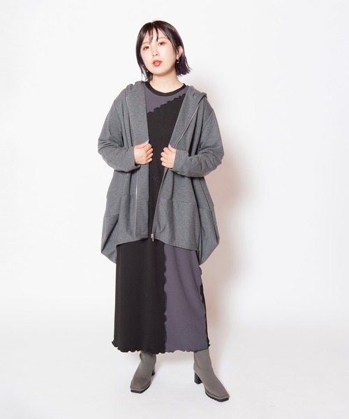 OSMOSIS(オズモーシス)の「コクーンフードパーカ(Tシャツ/カットソー・レディース・ダークグレー/グレー/ブラック・ONE SIZE)」の7枚目の写真