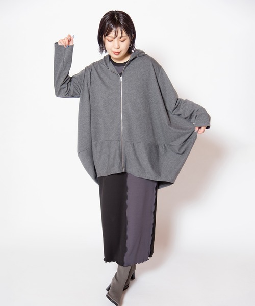 OSMOSIS(オズモーシス)の「コクーンフードパーカ(Tシャツ/カットソー・レディース・ダークグレー/グレー/ブラック・ONE SIZE)」の8枚目の写真