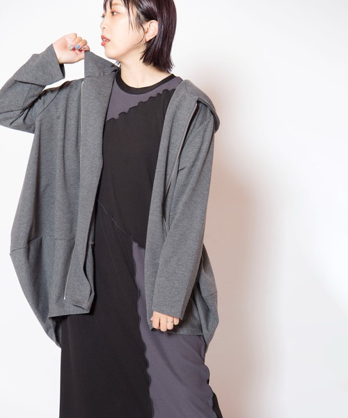 OSMOSIS(オズモーシス)の「コクーンフードパーカ(Tシャツ/カットソー・レディース・ダークグレー/グレー/ブラック・ONE SIZE)」の9枚目の写真