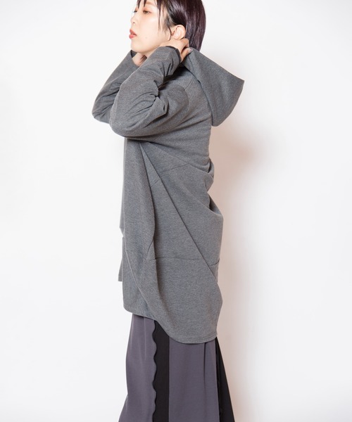 OSMOSIS(オズモーシス)の「コクーンフードパーカ(Tシャツ/カットソー・レディース・ダークグレー/グレー/ブラック・ONE SIZE)」の10枚目の写真