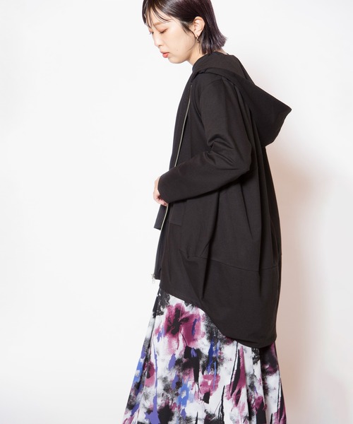OSMOSIS(オズモーシス)の「コクーンフードパーカ(Tシャツ/カットソー・レディース・ダークグレー/グレー/ブラック・ONE SIZE)」の14枚目の写真