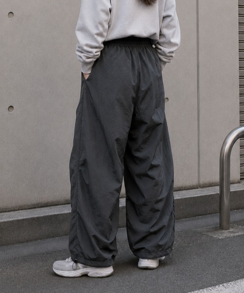 center i(センターアイ)の「裾ドローコード パラシュートパンツ(その他パンツ・レディース・ブラック・FREE)」の4枚目の写真