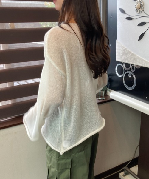 tolene(トレネ)の「ふんわりシアー 長袖 透け感ニットトップス(ニット/セーター・レディース・チャコールグレー/ホワイト・FREE)」の17枚目の写真