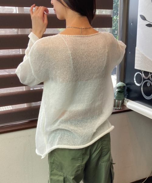 tolene(トレネ)の「ふんわりシアー 長袖 透け感ニットトップス(ニット/セーター・レディース・チャコールグレー/ホワイト・FREE)」の18枚目の写真