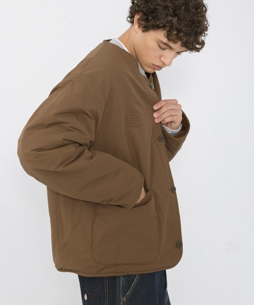 ARMY TWILL(アーミーツイル)の「『別注』ARMY TWILL×Sonny Label REVERSIBLE JACKET(ノーカラージャケット・メンズ・ブラック/カーキ/ブラウン・MEDIUM/SMALL/LARGE)」の4枚目の写真