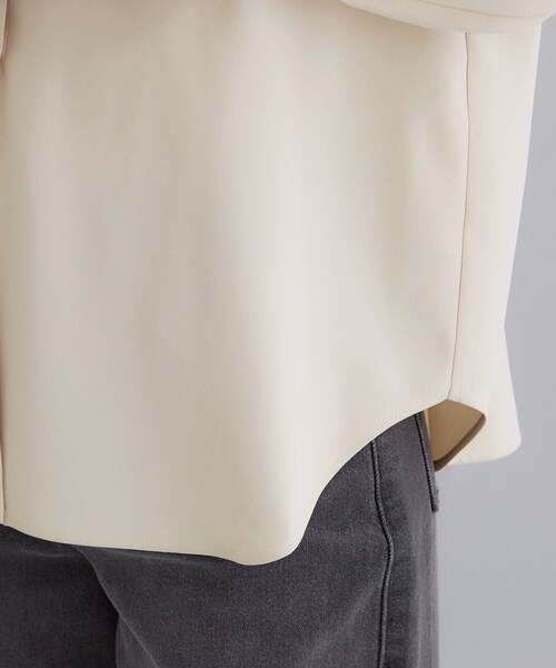 OPAQUE.CLIP(オペークドットクリップ)の「【es】ロングタイ付きとろみブラウス【洗濯機OK】(シャツ/ブラウス・レディース・ネイビー/アイボリー・40/38/36)」の3枚目の写真