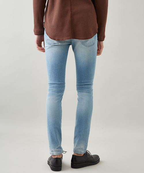 STUDIOUS（ステュディオス）の「ユーズドクラッシュテーパードスキニーデニム（デニムパンツ・メンズ・ブラック/サックスブルー・1/3/2）」の15枚目の写真