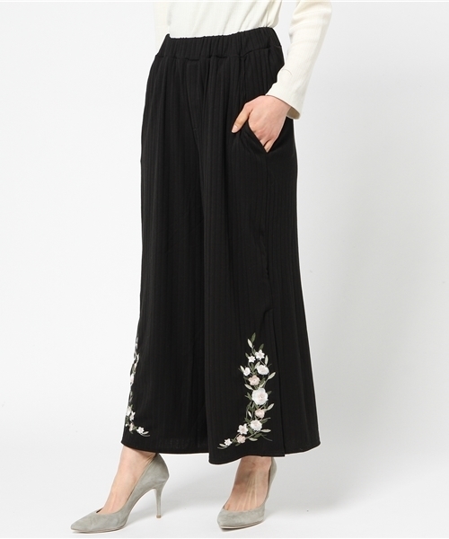 Settimissimo（セッティミッシモ）の「裾フラワーモチーフ刺繍スリット入りワイドパンツ　セットアップ(別売り)（その他パンツ・レディース・ライトグレー/ブラック・MEDIUM）」の15枚目の写真