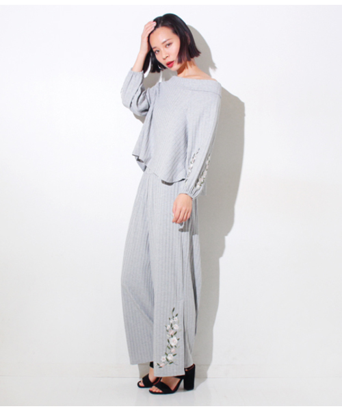 Settimissimo（セッティミッシモ）の「裾フラワーモチーフ刺繍スリット入りワイドパンツ　セットアップ(別売り)（その他パンツ・レディース・ライトグレー/ブラック・MEDIUM）」の11枚目の写真