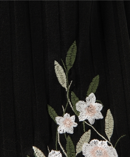 Settimissimo（セッティミッシモ）の「裾フラワーモチーフ刺繍スリット入りワイドパンツ　セットアップ(別売り)（その他パンツ・レディース・ライトグレー/ブラック・MEDIUM）」の10枚目の写真
