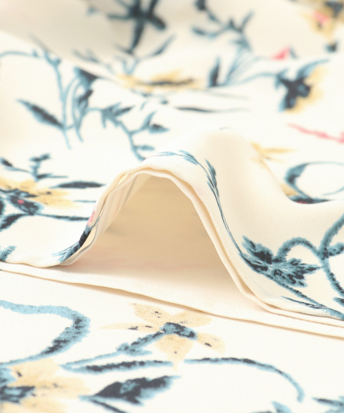 URBAN RESEARCH(アーバンリサーチ)の「リーフフラワープリントスカート(スカート・レディース・ホワイト系その他/ブラック系その他・FREE)」の4枚目の写真