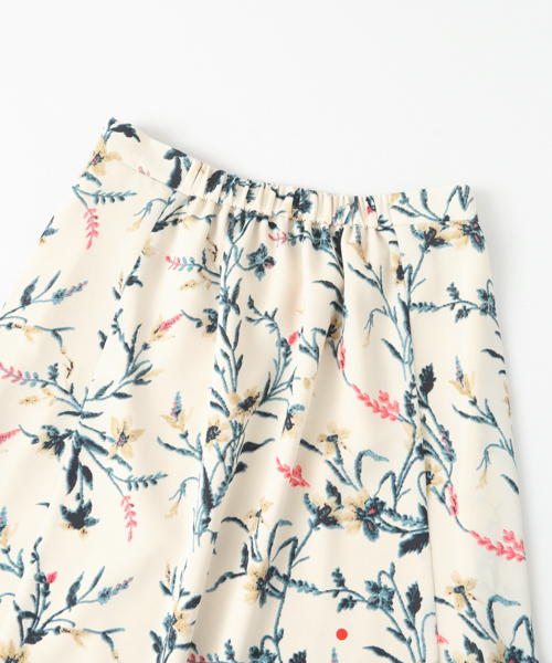 URBAN RESEARCH(アーバンリサーチ)の「リーフフラワープリントスカート(スカート・レディース・ホワイト系その他/ブラック系その他・FREE)」の5枚目の写真