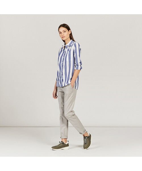 AIGLE(エーグル)の「ジュニパーストライプシャツ(シャツ/ブラウス・レディース・ブルー/レッド・38/40/36)」の7枚目の写真