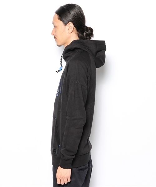 PUMA（プーマ）の「TODD JAMES コラボ フーディー (MEN) - progressive youth（パーカー・メンズ・ブラック/ブルー・LARGE/MEDIUM/SMALL/X-LARGE/X-SMALL）」の4枚目の写真