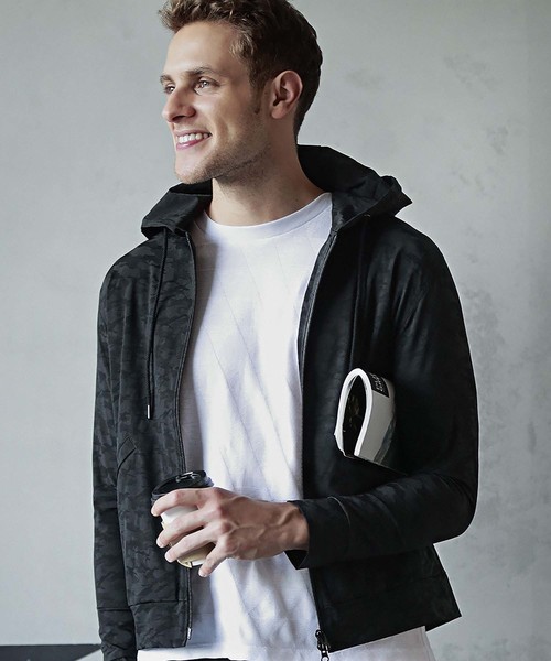 MEN'S BIGI（メンズビギ）の「カモフラジャガード　ストレッチナイロンパーカ（パーカー・メンズ・ブラック/ネイビー・LL/S/M/L）」の2枚目の写真