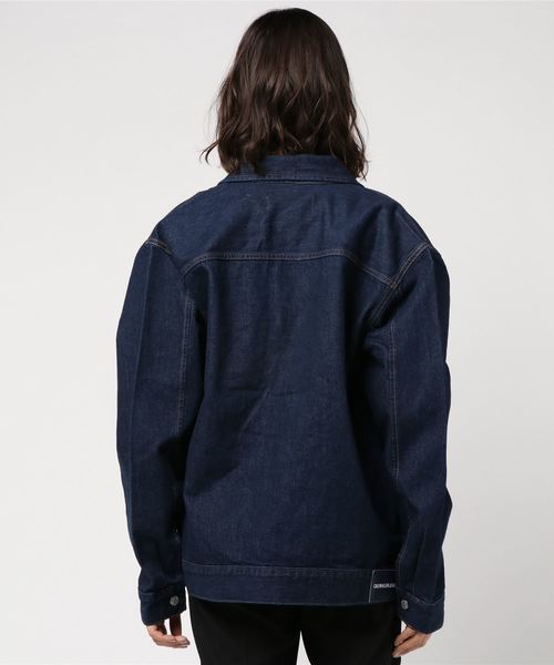 Calvin Klein Jeans(カルヴァンクラインジーンズ)の「デニム トラッカー ジャケット(デニムジャケット・レディース・その他・S/M/L/XS)」の3枚目の写真