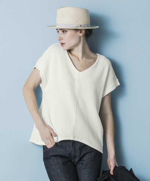 STYLEDOOR（スタイルドア）の「ワッフルVネックプルオーバー（Tシャツ/カットソー・レディース・ブラック/カーキ/オフホワイト・FREE）」の2枚目の写真