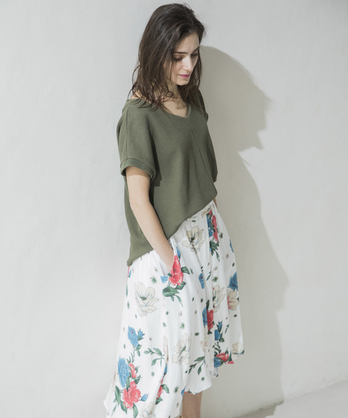 STYLEDOOR（スタイルドア）の「ワッフルVネックプルオーバー（Tシャツ/カットソー・レディース・ブラック/カーキ/オフホワイト・FREE）」の13枚目の写真