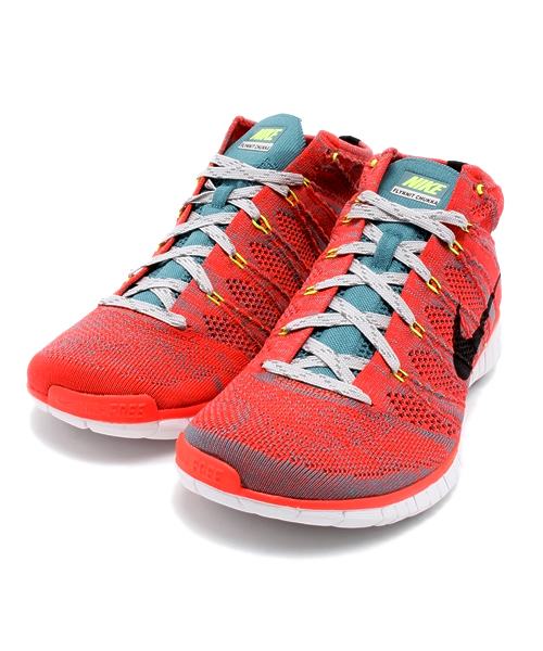 NIKE(ナイキ)の「NIKE FREE FLYKNIT CHUKKA(スニーカー・メンズ・ブラック/ブルー/レッド・26.0cm/27.0cm/28.0cm)」の3枚目の写真
