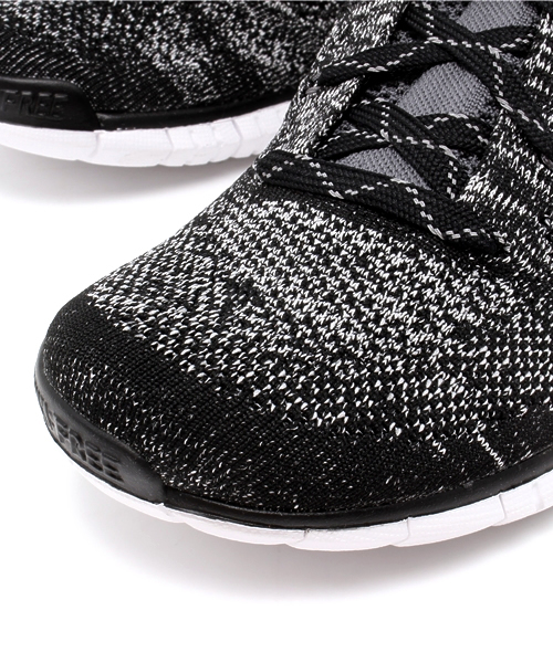NIKE(ナイキ)の「NIKE FREE FLYKNIT CHUKKA(スニーカー・メンズ・ブラック/ブルー/レッド・26.0cm/27.0cm/28.0cm)」の10枚目の写真