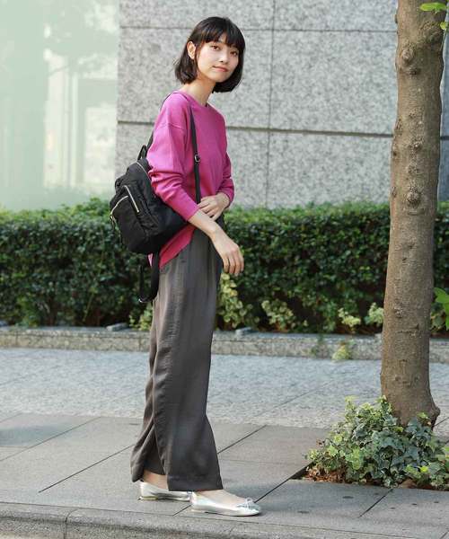 LAKOLE(ラコレ)の「パウダーサテンイージーパンツ / LAKOLE(その他パンツ・レディース・チャコール/サンドグレー/カーキ・MEDIUM/SMALL)」の5枚目の写真