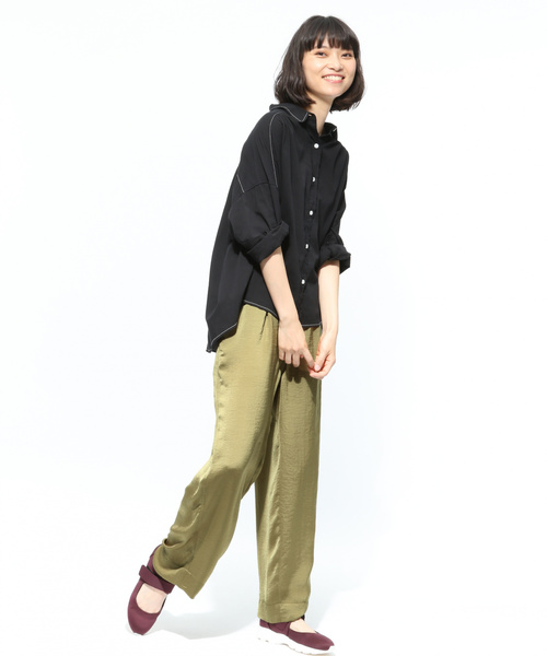 LAKOLE(ラコレ)の「パウダーサテンイージーパンツ / LAKOLE(その他パンツ・レディース・チャコール/サンドグレー/カーキ・MEDIUM/SMALL)」の9枚目の写真