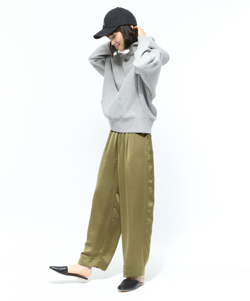 LAKOLE(ラコレ)の「パウダーサテンイージーパンツ / LAKOLE(その他パンツ・レディース・チャコール/サンドグレー/カーキ・MEDIUM/SMALL)」の10枚目の写真