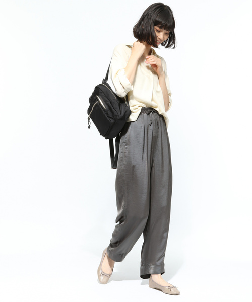 LAKOLE(ラコレ)の「パウダーサテンイージーパンツ / LAKOLE(その他パンツ・レディース・チャコール/サンドグレー/カーキ・MEDIUM/SMALL)」の12枚目の写真