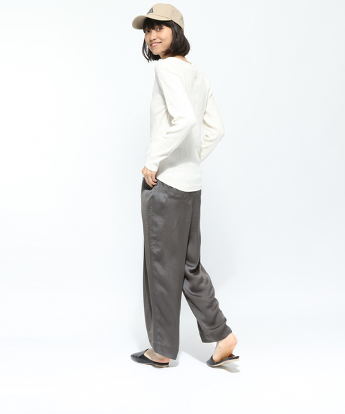 LAKOLE(ラコレ)の「パウダーサテンイージーパンツ / LAKOLE(その他パンツ・レディース・チャコール/サンドグレー/カーキ・MEDIUM/SMALL)」の13枚目の写真