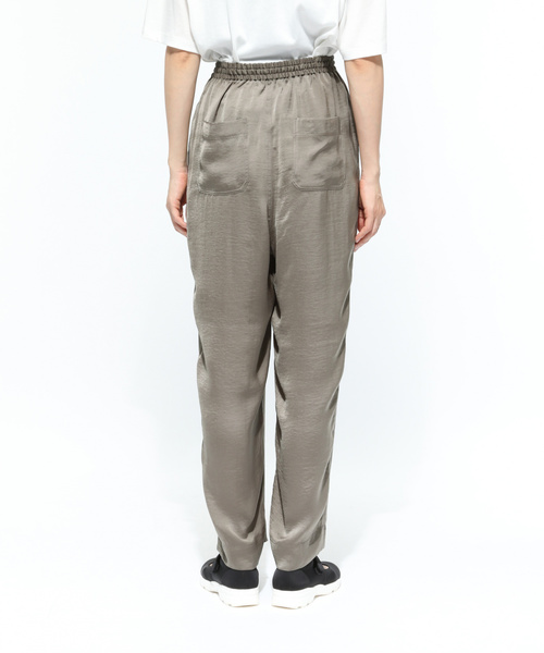 LAKOLE(ラコレ)の「パウダーサテンイージーパンツ / LAKOLE(その他パンツ・レディース・チャコール/サンドグレー/カーキ・MEDIUM/SMALL)」の19枚目の写真