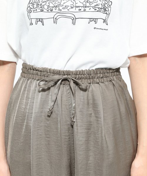 LAKOLE(ラコレ)の「パウダーサテンイージーパンツ / LAKOLE(その他パンツ・レディース・チャコール/サンドグレー/カーキ・MEDIUM/SMALL)」の20枚目の写真