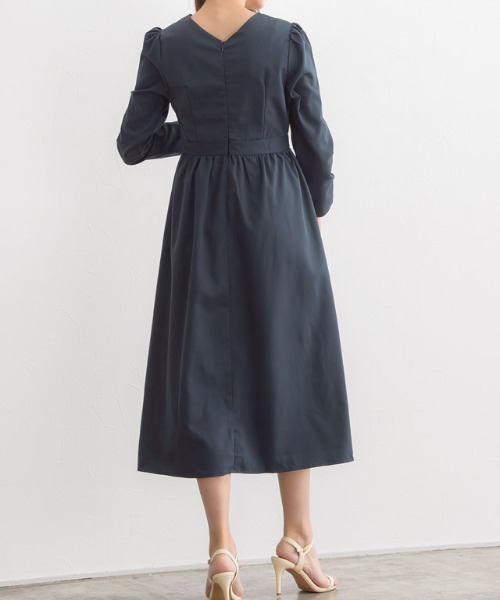 Pierrot(ピエロ)の「カシュクールワンピース(ワンピース・レディース・チャコール/ベージュ/ネイビー・M/L)」の21枚目の写真